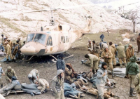 انتقال مجروحان با هلیکوپتر 