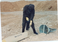 بازدید کارشناس سازمان ملل از محل اصابت بمب شیمیایی