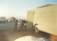 انتقال مجروح با اتوبوس آمبولانس