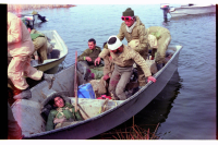 حمل مجروح با قایق